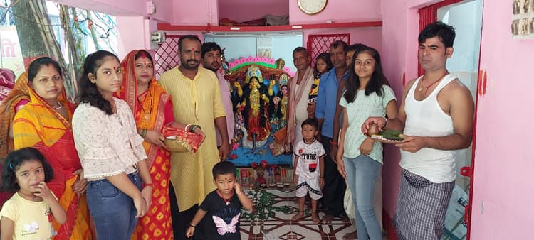 धूमधाम से की गयी नागपंचमी की पूजा-अर्चना, श्रद्धालुओं ने चढ़ाया दूध व लावा