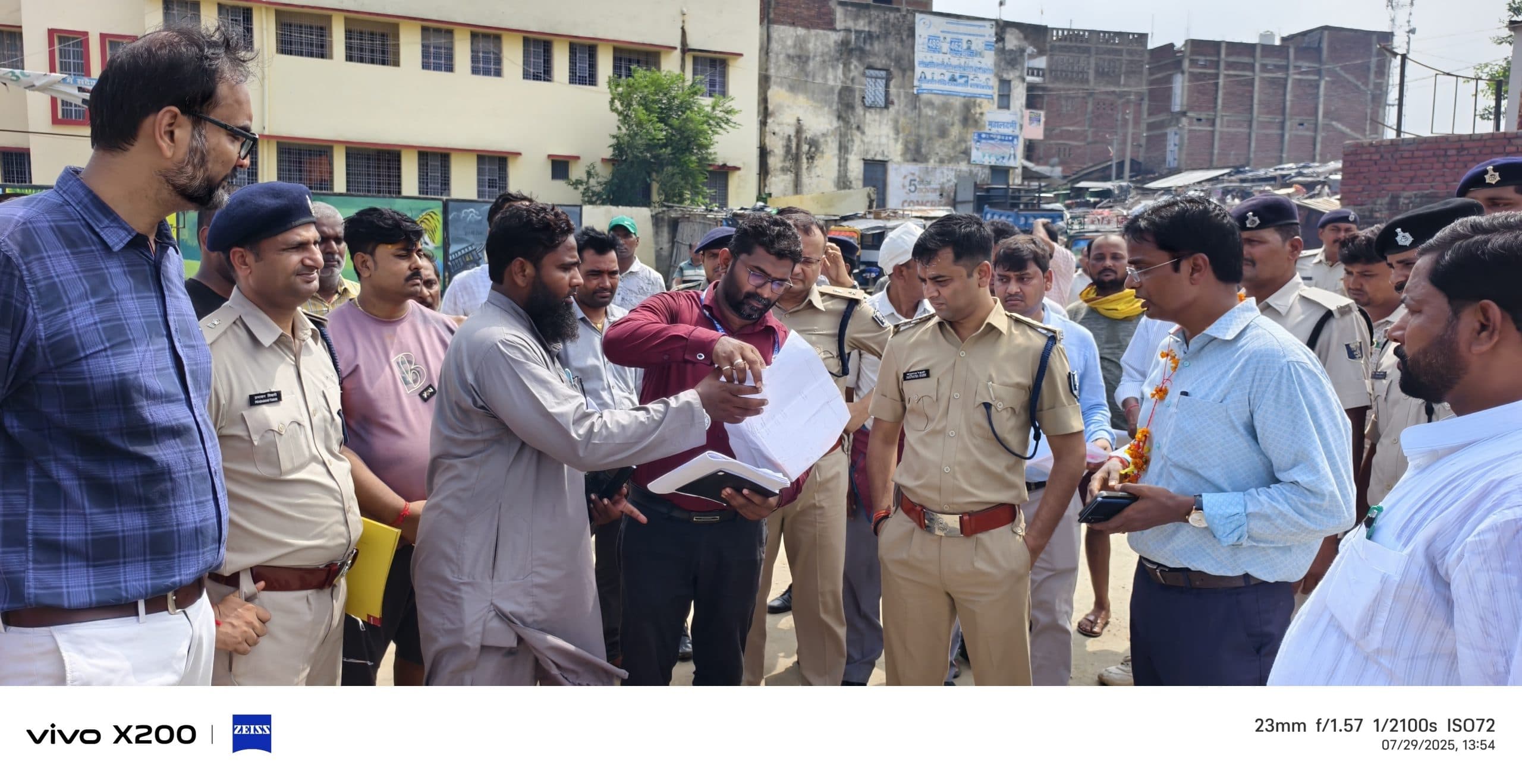 Darbhanga News: कुशेश्वरस्थान के सौंदर्यीकरण के लिए डीएम ने लिया स्थल का जायजा