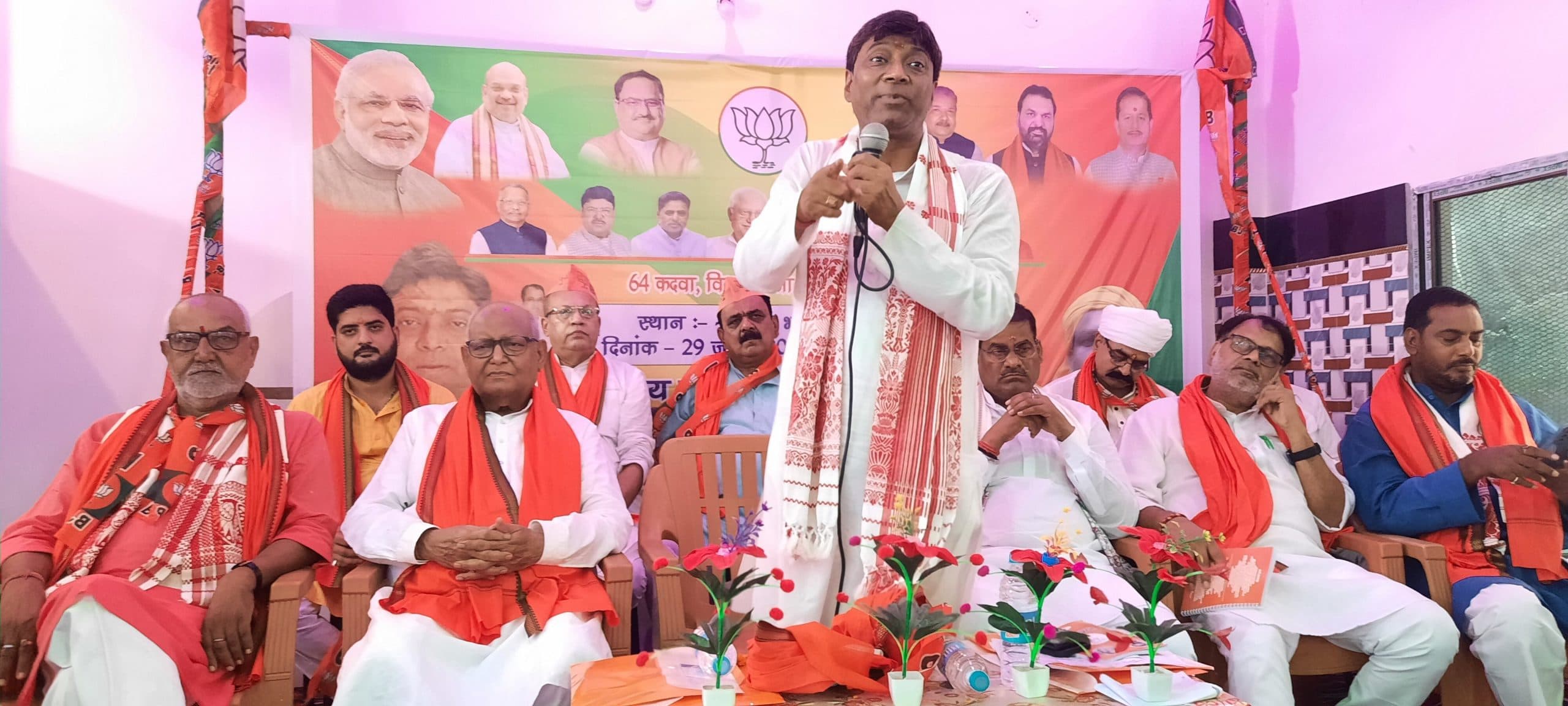 लोगों को जनकल्याणकारी योजनाओं की जानकारी देने का किया आह्वान