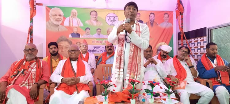 लोगों को जनकल्याणकारी योजनाओं की जानकारी देने का किया आह्वान