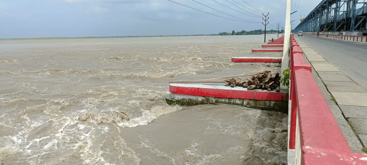कोसी नदी के जलस्तर में फिर हुई बढ़ोतरी