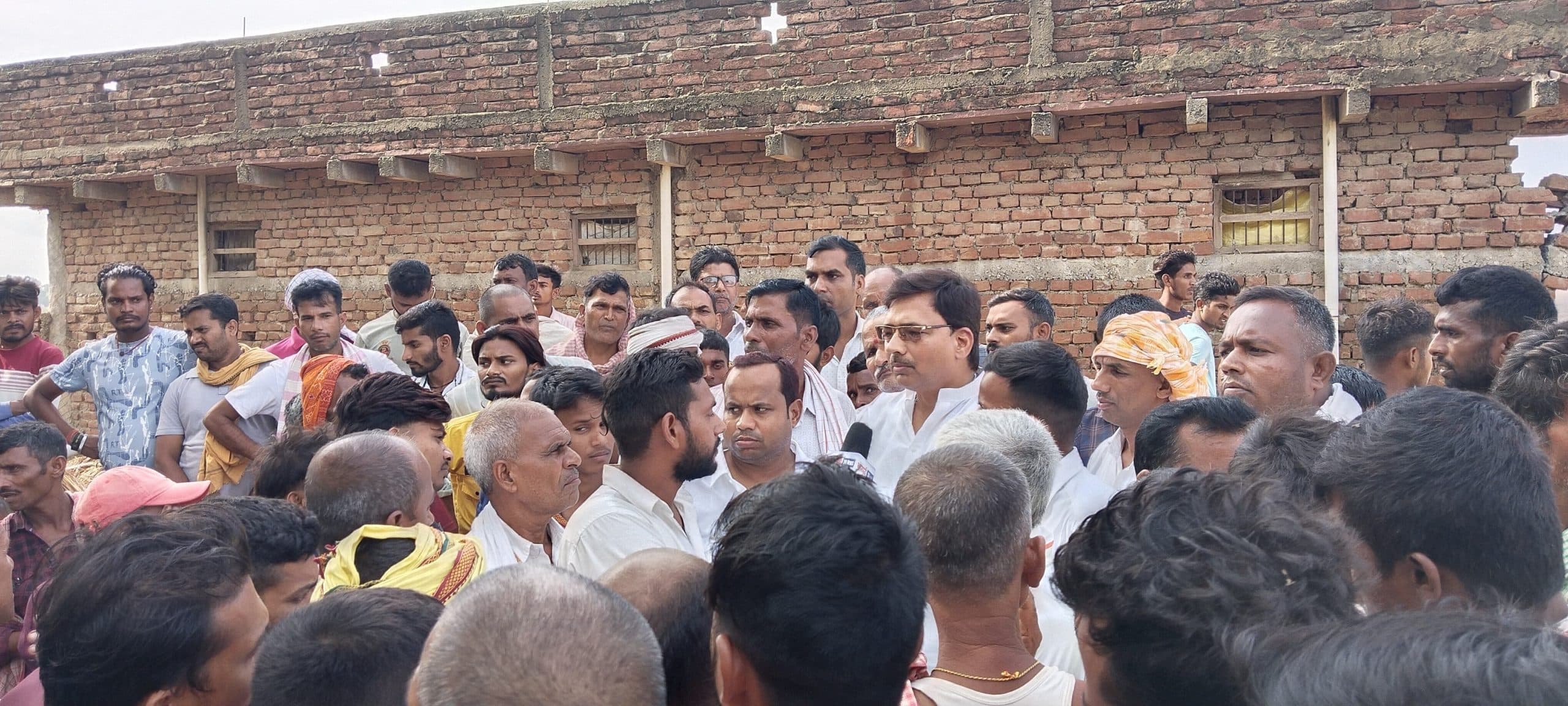 जवइनिया को बसाने के लिए आगे आएं जनप्रतिनिधि व समाजसेवी : विधायक