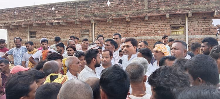 जवइनिया को बसाने के लिए आगे आएं जनप्रतिनिधि व समाजसेवी : विधायक