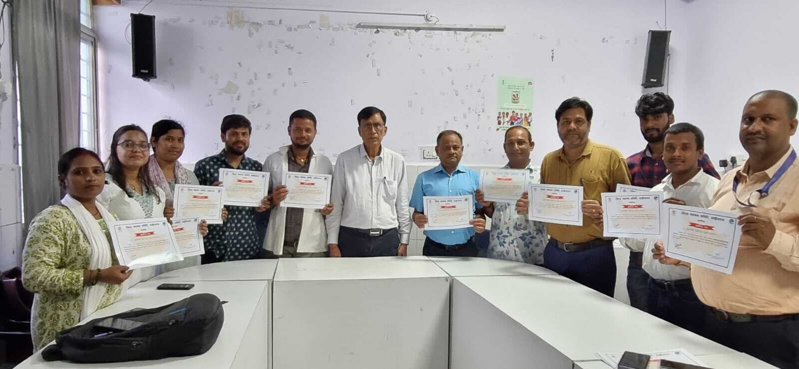 बेहतर स्वास्थ्य सेवा उपलब्ध कराने वाले स्वास्थ्य कर्मी सम्मानित