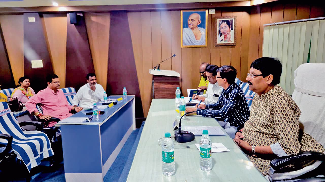 आसनसोल नगर निगम की बोर्ड मीटिंग में कई अहम फैसले, बेहतर सेवाओं पर जोर