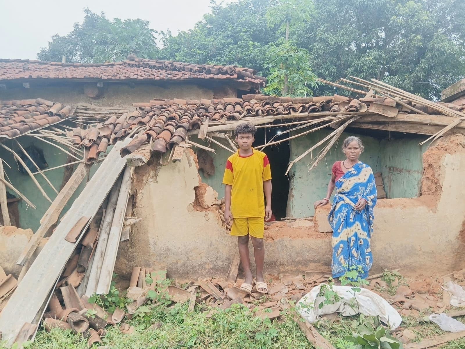 हाथियों ने पांच घरों को किया क्षतिग्रस्त