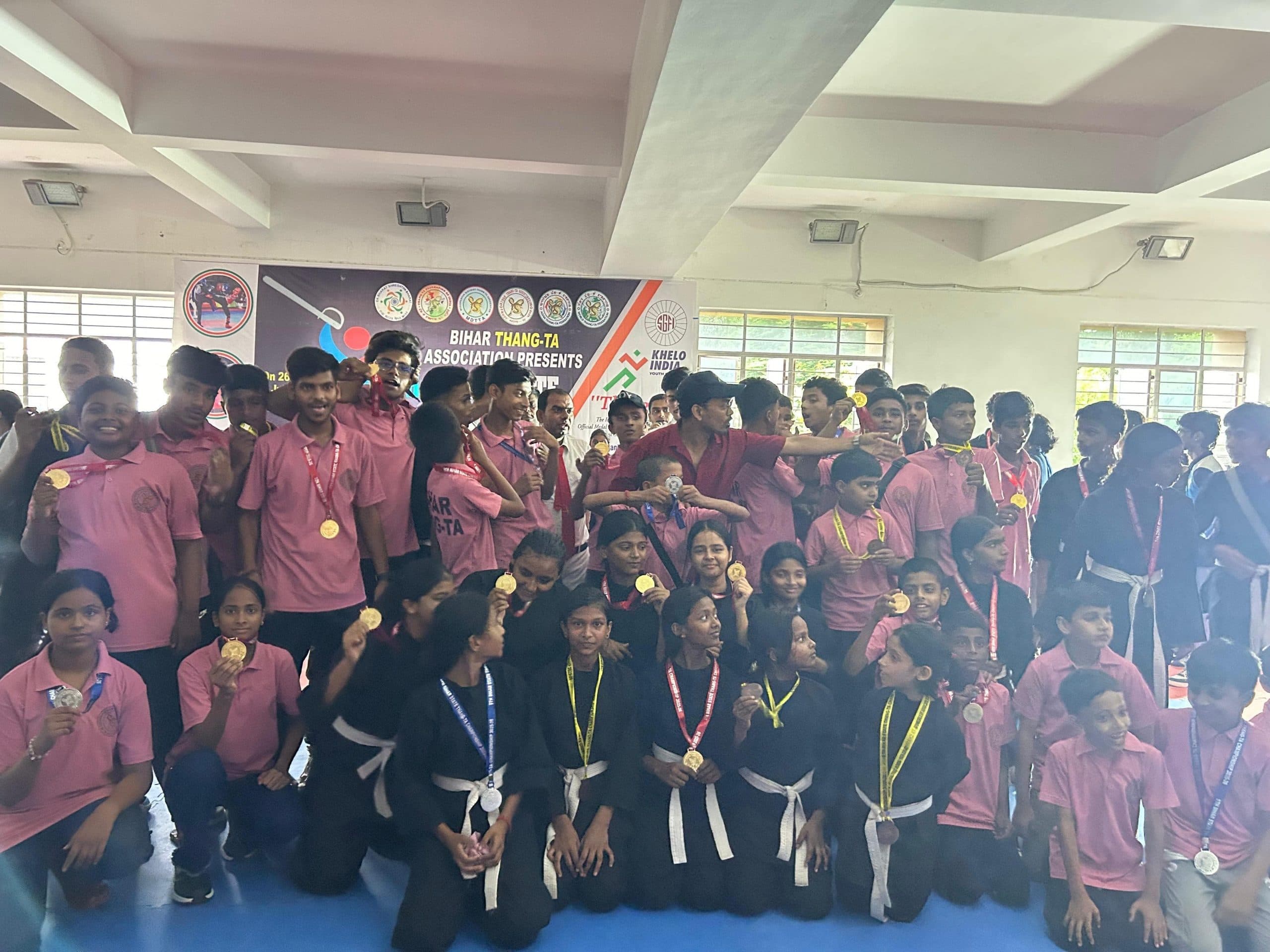 Motihari: राज्य स्तरीय थंग-टा मार्शल आर्ट प्रतियोगिता में जीते 45 पदक