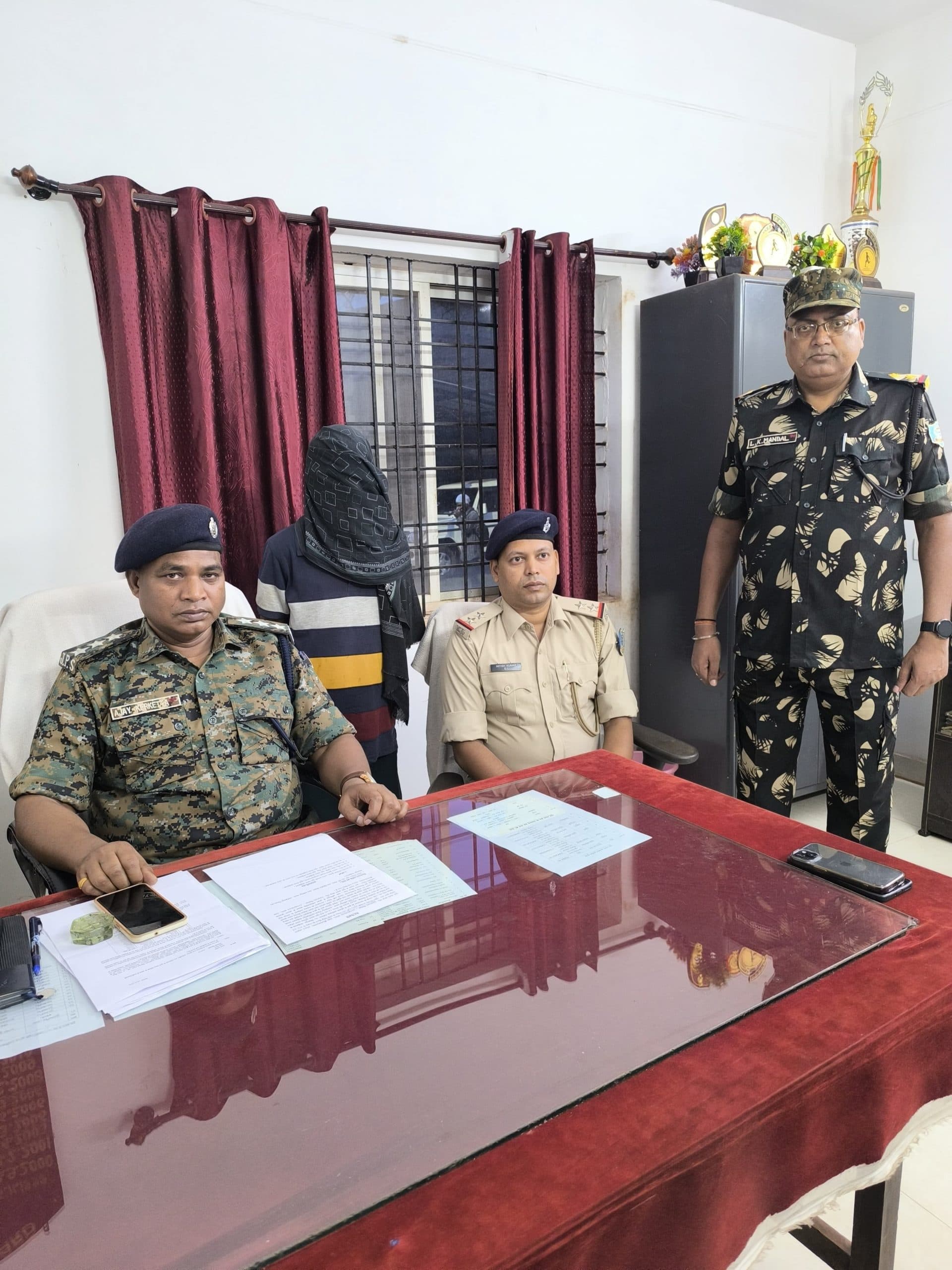 Chaibasa News : मंदिर में तोड़फोड़ का आरोपी पकड़ाया मनोहरपुर से हिरासत में