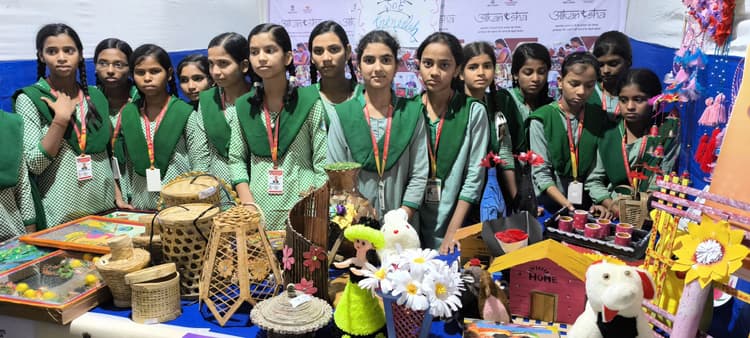 Giridih News: लोकल प्रोडक्ट की ब्रांडिंग को ले आकांक्षा हाट कार्यक्रम शुरू