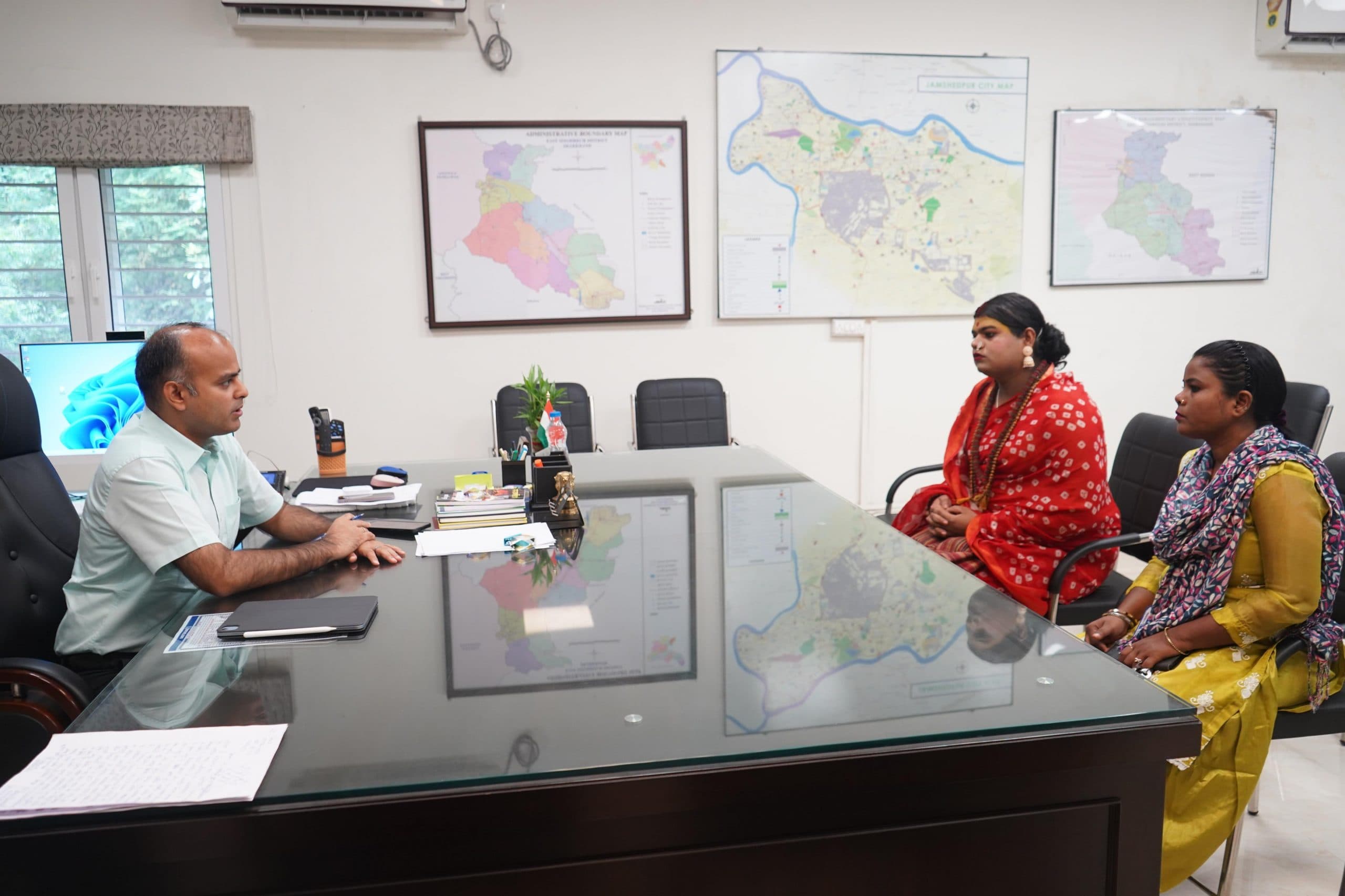 Jamshedpur News : बारिश से गिरे घरों के निर्माण में प्रशासन से मांगा सहयोग