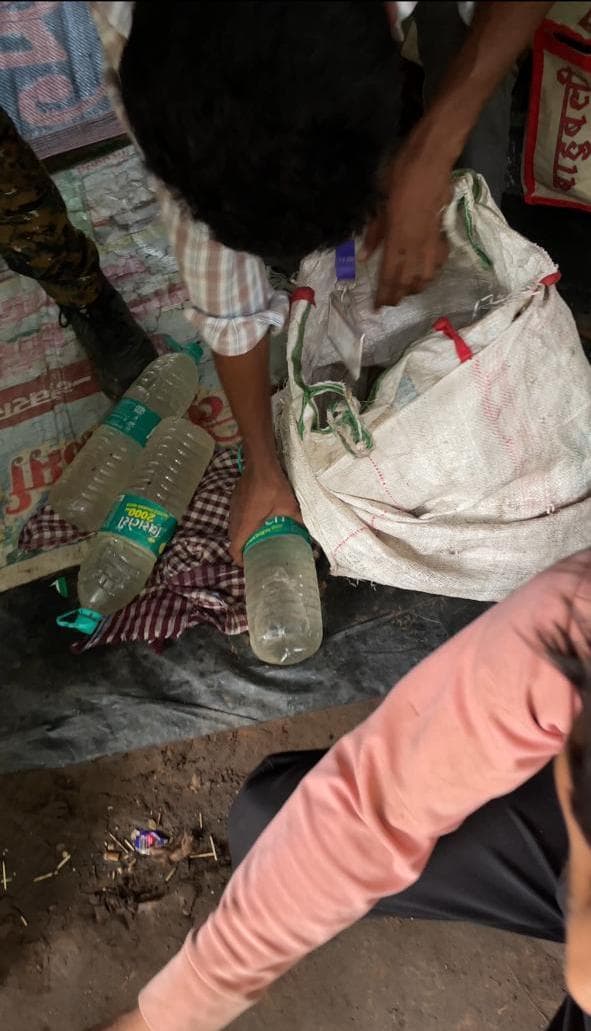 गुप्ताधाम में शराब बेचते कैमूर के तीन धंधेबाज गिरफ्तार, 25 लीटर शराब बरामद