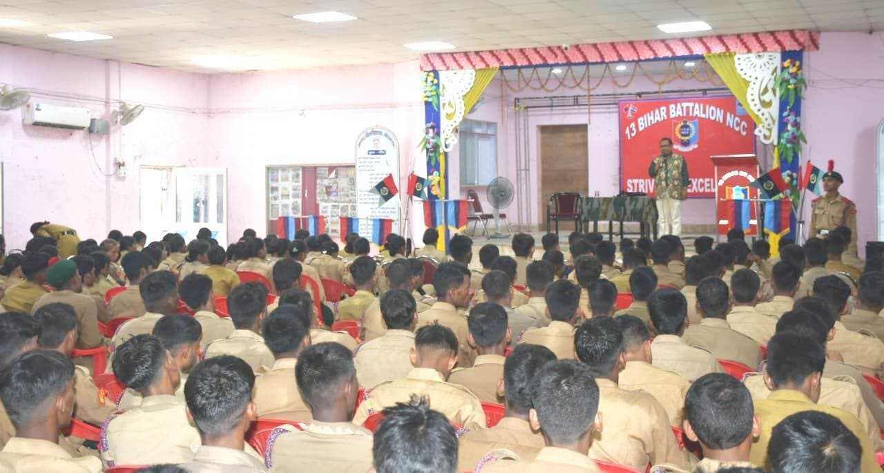 एनसीसी कैडेटों को भारतीय सेना के लिए किया मोटिवेट