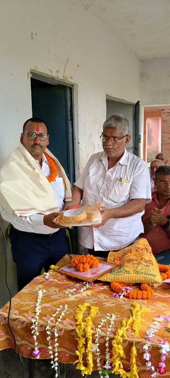 मध्य विद्यालय केवड़ी में विदाई समारोह का आयोजन