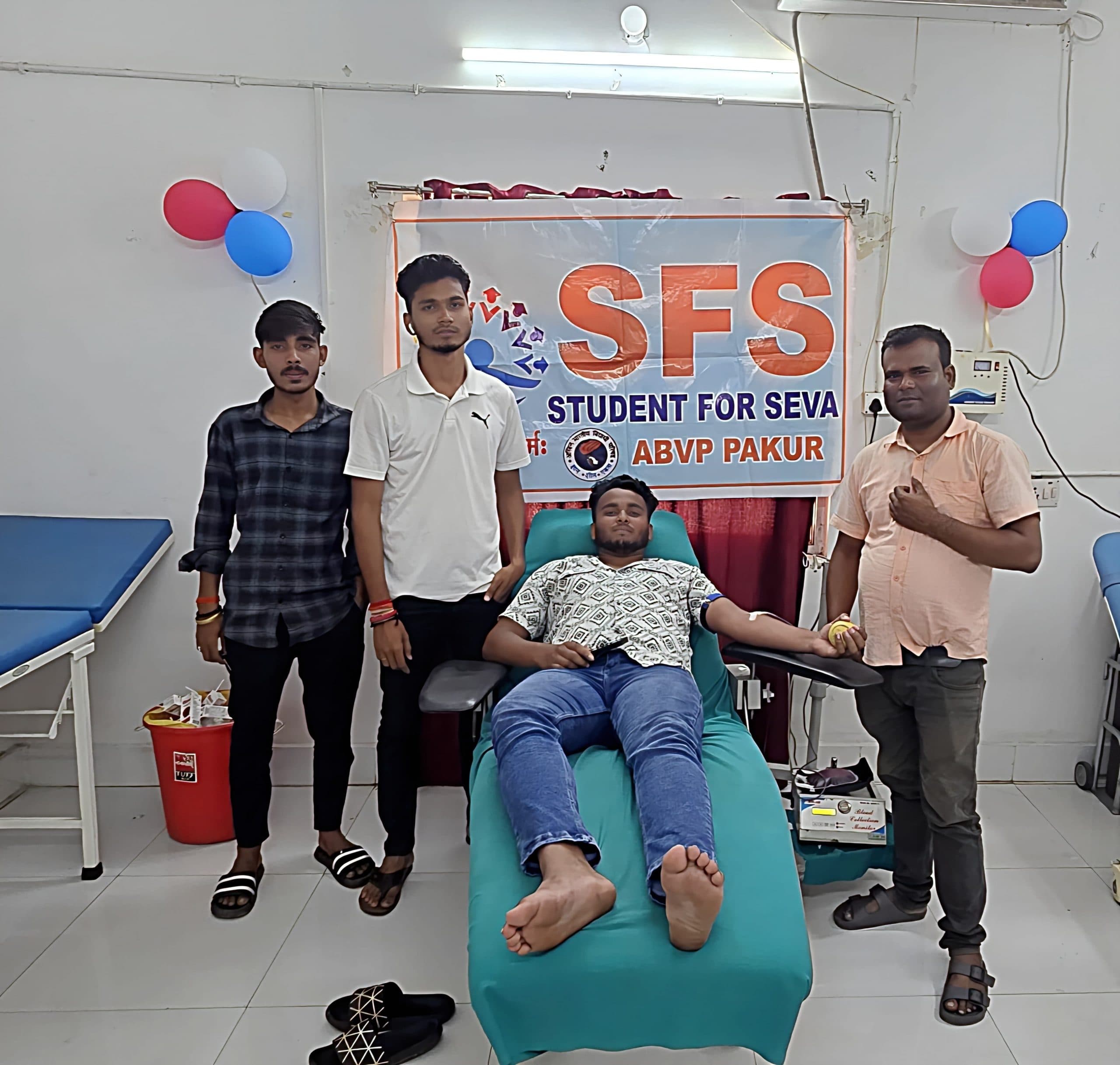 अभाविप के कार्यकर्ता ने मरीज के लिए किया रक्तदान