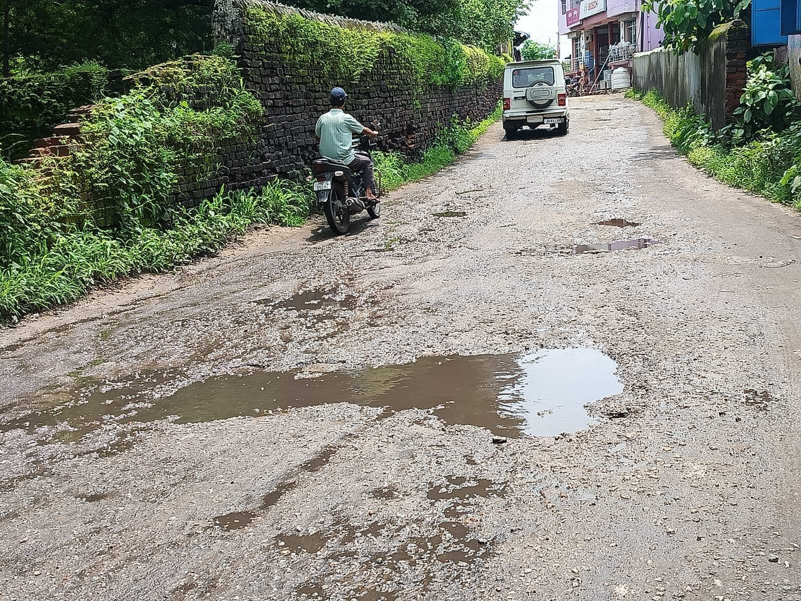 दो वर्षों में ही उखड़ने लगी राय में पीसीसी सड़क