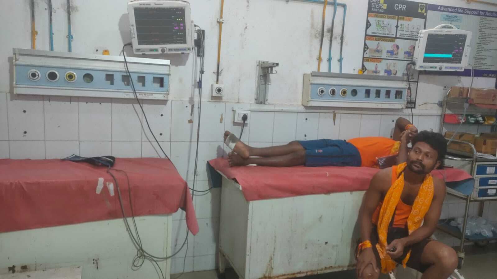 सड़क दुर्घटना में हाजीपुर के दो कांवरिये घायल, भर्ती