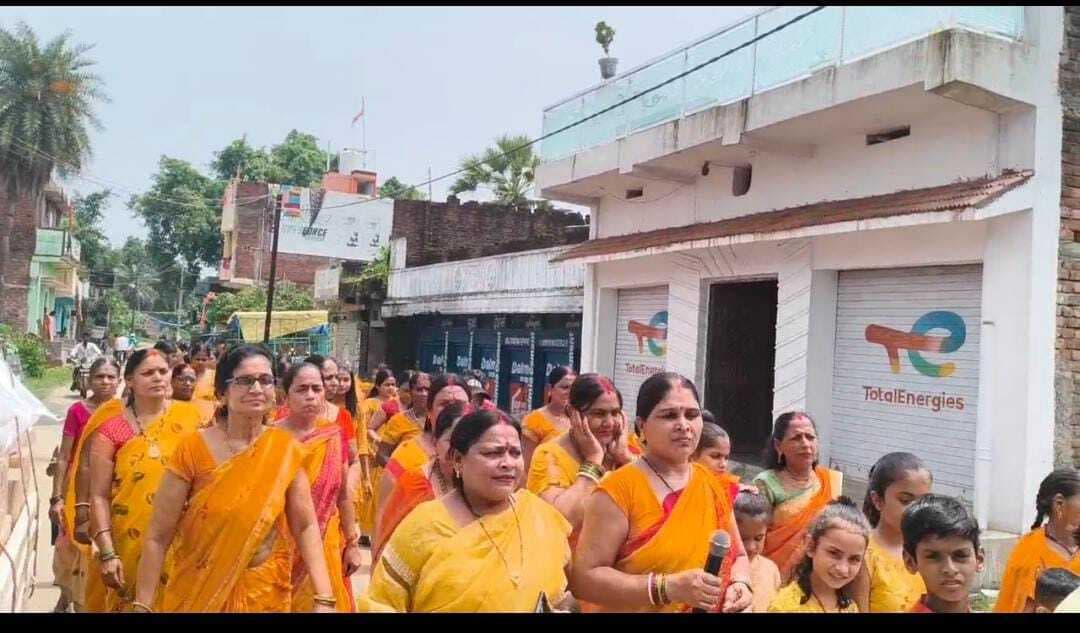 ईश्वर भक्ति और जागरूकता का संदेश लेकर अकबरपुर पहुंची ज्योति कलश रथयात्रा