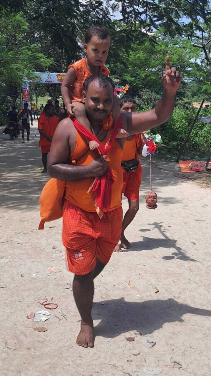 भोलेनाथ के प्रति अटूट आस्था की बदौलत परेशानियों को झूमते-गाते किया पार