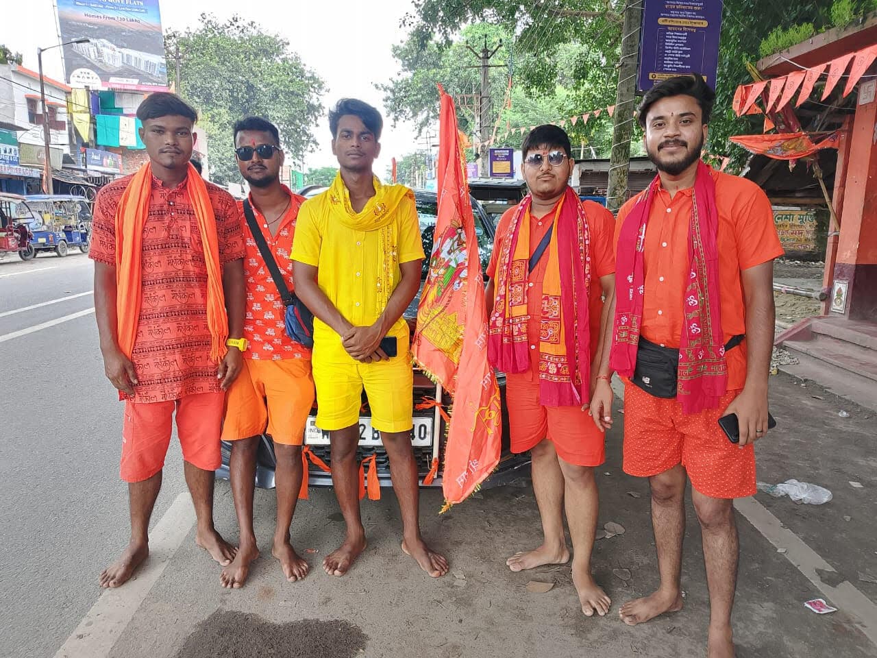 कांवरियों का जत्था देवघर के लिए रवाना