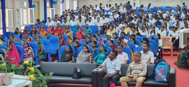 Darbhanga News: युवाओं की ऊर्जा को सही दिशा देने की आवश्यकता -डॉ निर्मल