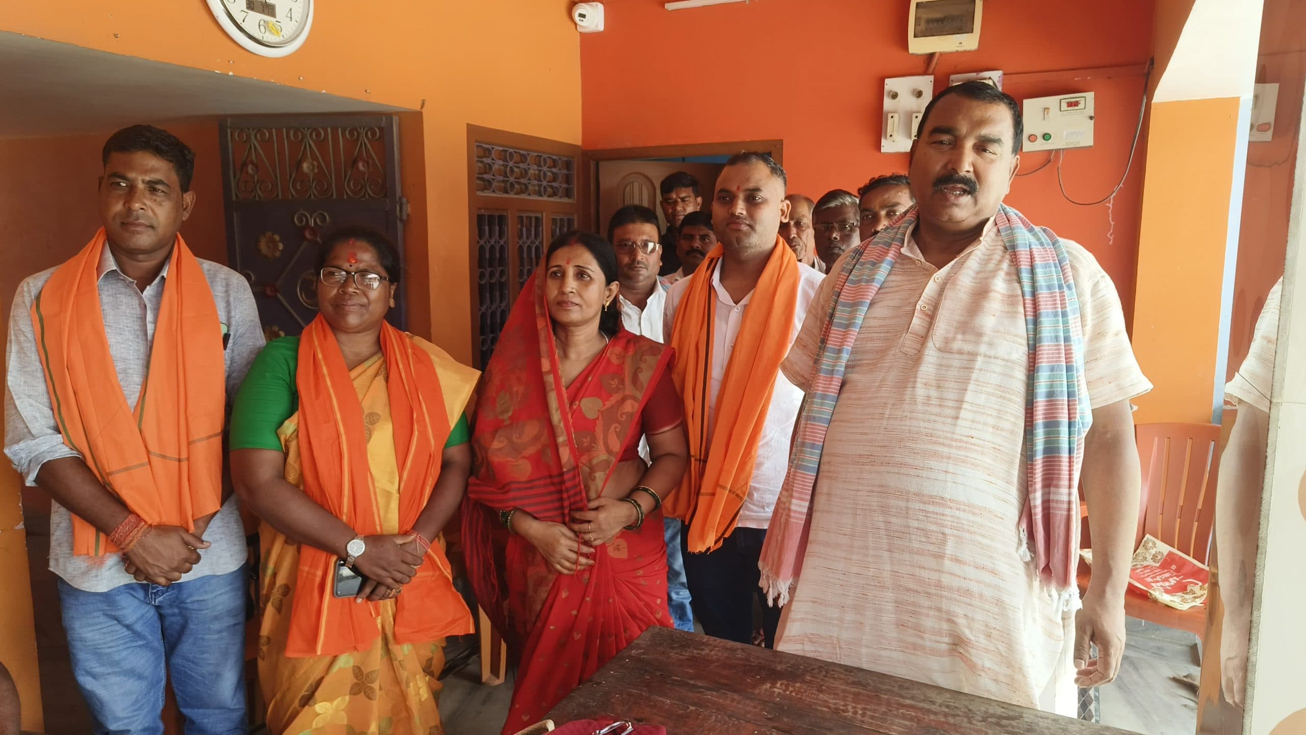 भाजपा प्रवासी सदस्यों को मंत्री ने किया सम्मानित