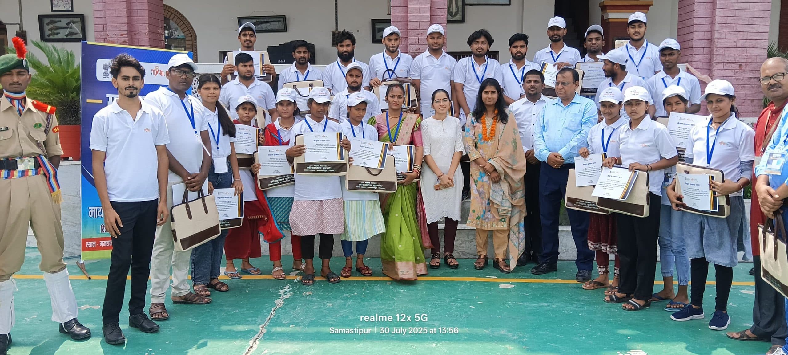 Samastipur News:प्रशिक्षणार्थियों को मिला प्रमाण पत्र व प्रशिक्षण किट