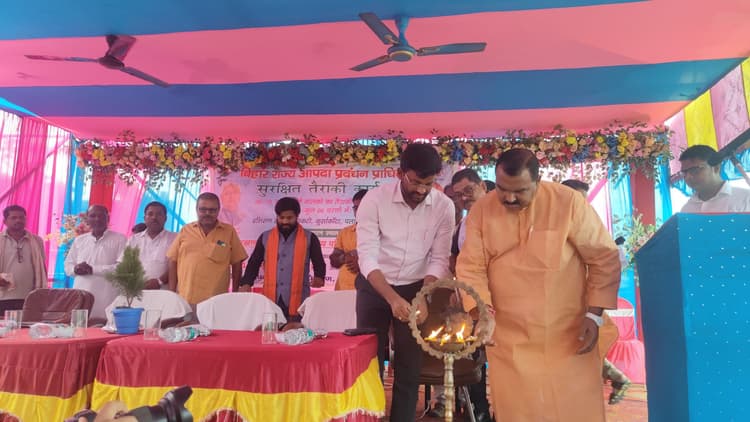 मंत्री ने सुरक्षित तैराकी प्रशिक्षण का किया शुभारंभ