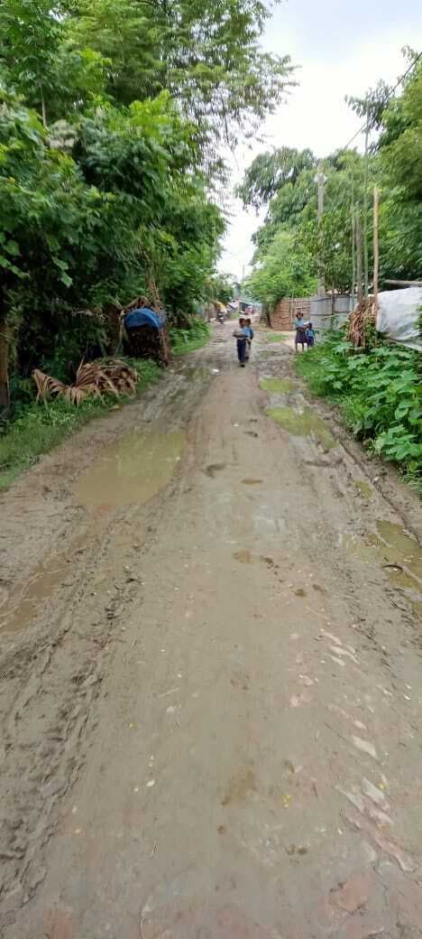 खानाधार-कुर्बानी भिट्ठा सड़क नहीं बनने से परेशानी