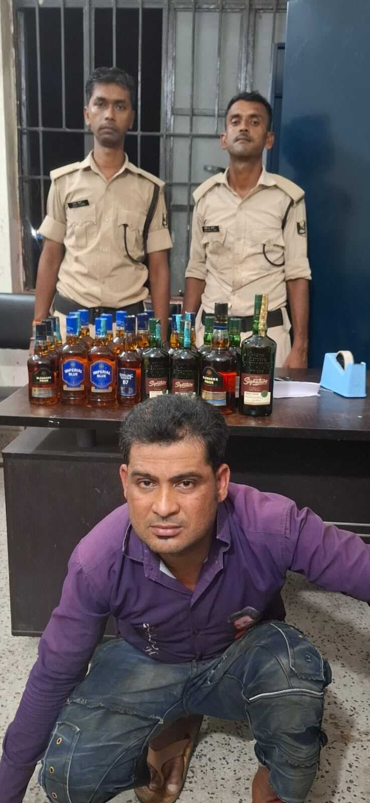 9 लीटर विदेशी शराब के साथ एक व दो शराबी गिरफ्तार