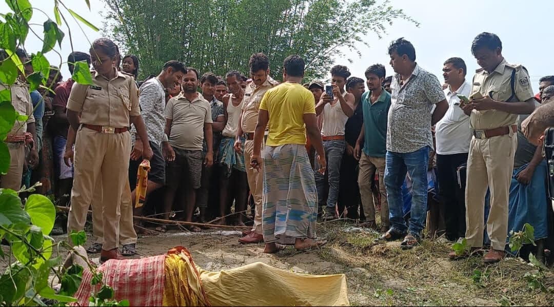 बांस झाड़ी में मिली महिला की लाश, हत्या की आशंका