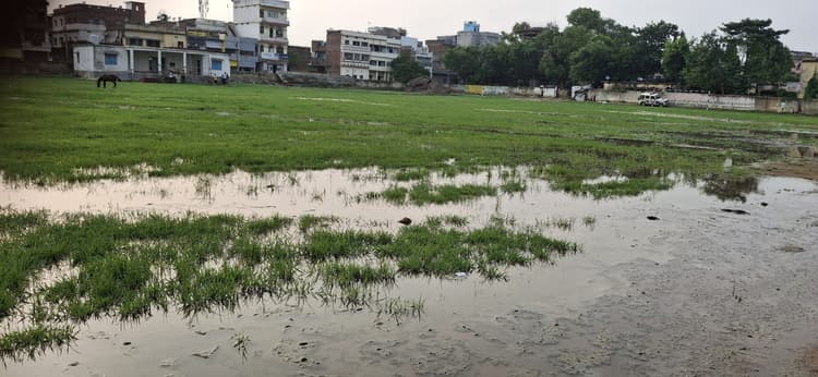 पीरो के खेल मैदान में जलजमाव, खिलाड़ियों को परेशानी