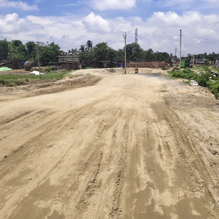 दिघलबैंक से वायसी तक निर्माणाधीन स्टेट हाइवे 99 लोगों के लिए खतरा