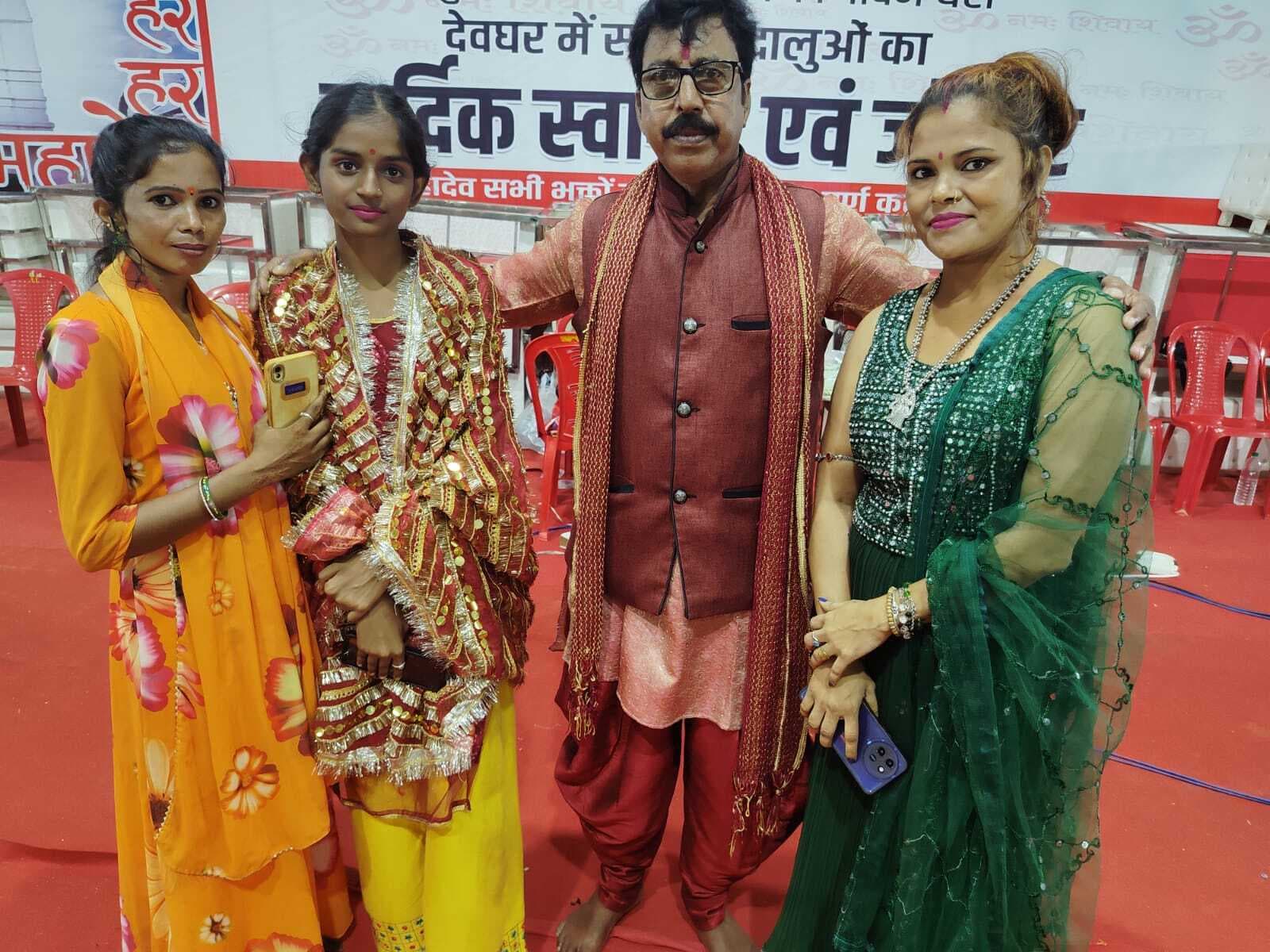 कांवरिया सेवा शिविर में भजन, झूमे श्रद्धालु