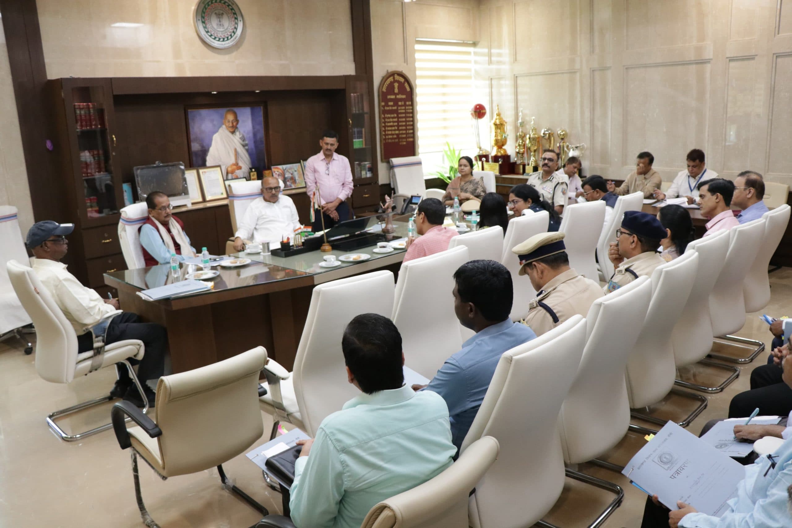 Political news : मॉनसून सत्र में मौजूद रहें पदाधिकारी, प्रश्नों के संतोषजनक जवाब आयें : स्पीकर