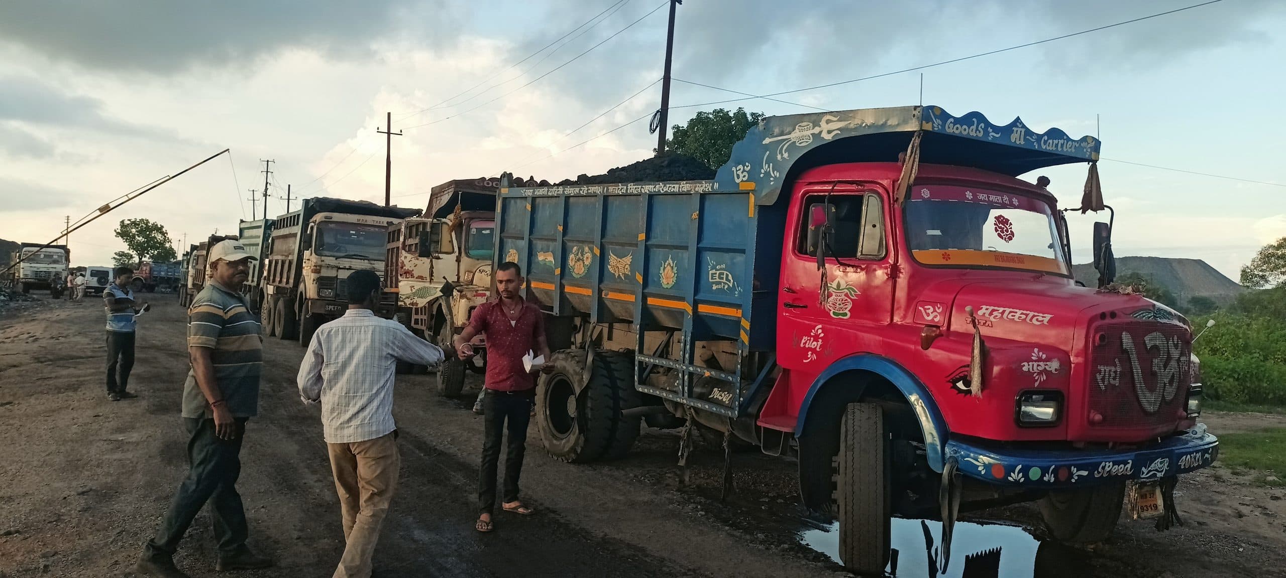 चितरा से रेलवे साइडिंग के लिए कड़ी सुरक्षा के बीच ट्रांसपोर्टिंग शुरू