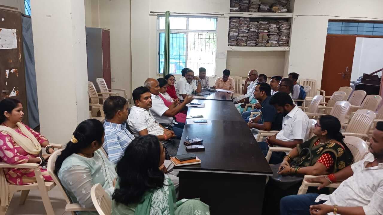 बैठक में पेयजल, बिजली सहित अन्य मुद्दों पर हुई चर्चा