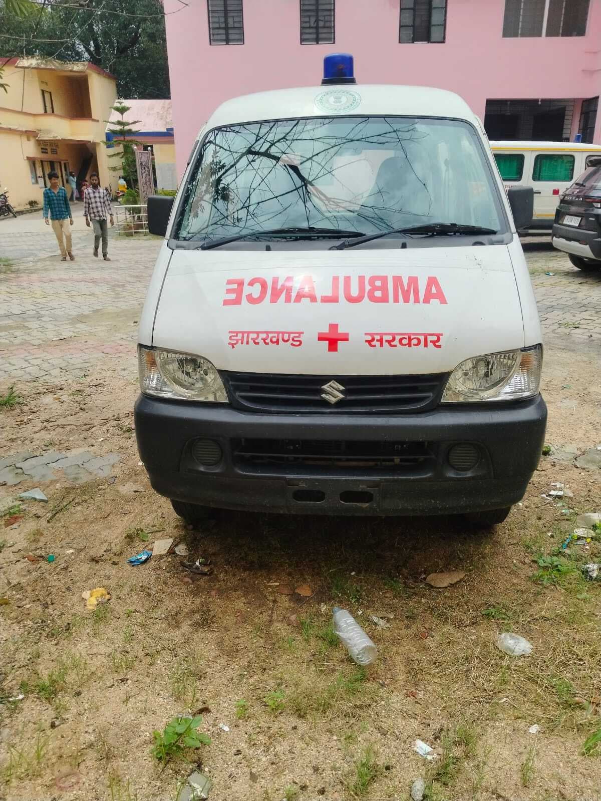 एंबुलेंस तीन, चालक सिर्फ एक