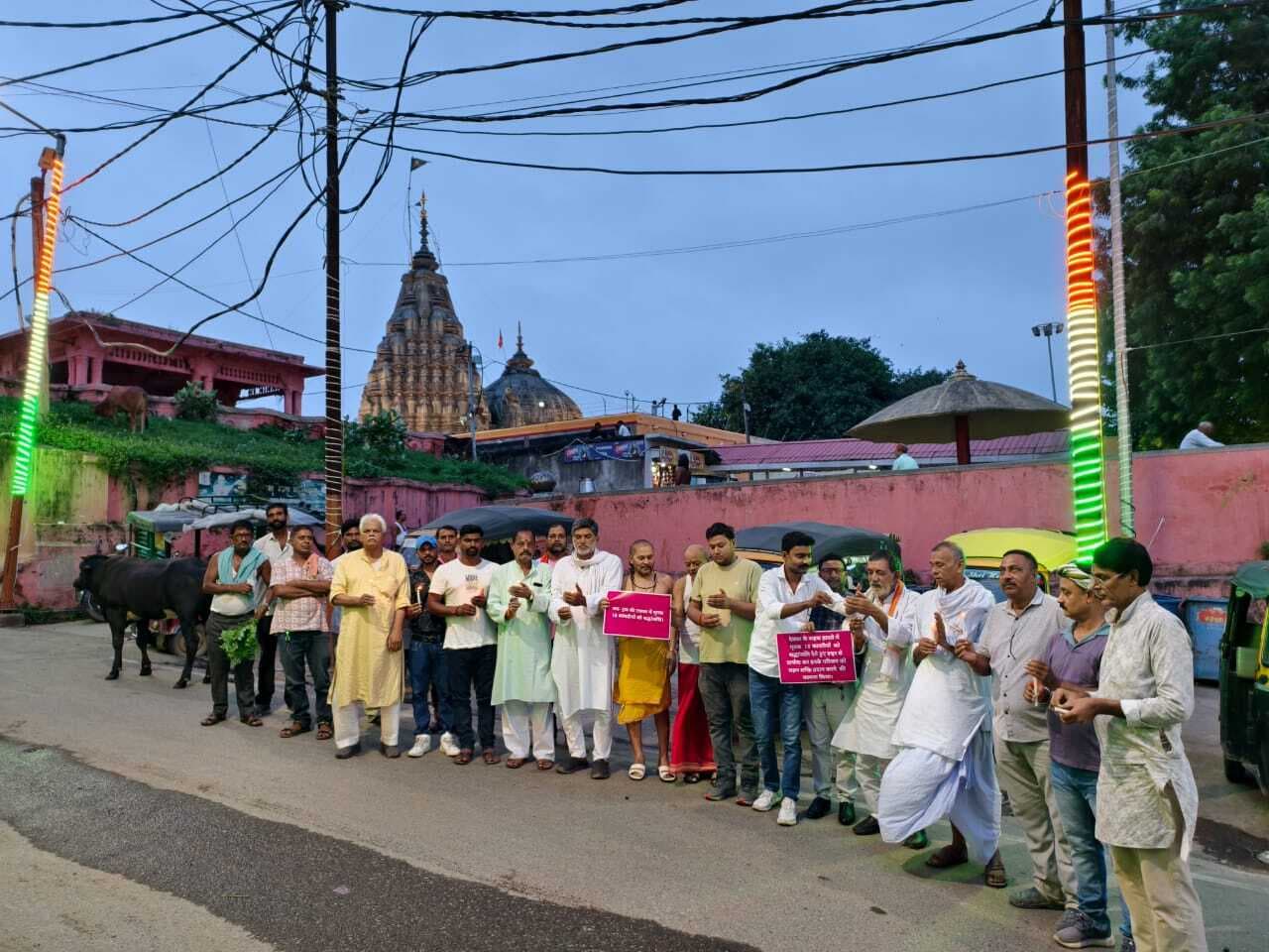 दुर्घटना में मारे गये कांवरियों को दी गयी श्रद्धांजलि