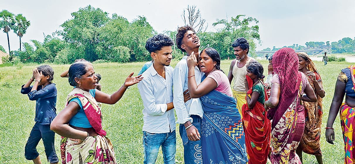 Gaya News : मोरहर नदी किनारे झाड़ियों में सड़ा-गला शव बरामद, इलाके में सनसनी