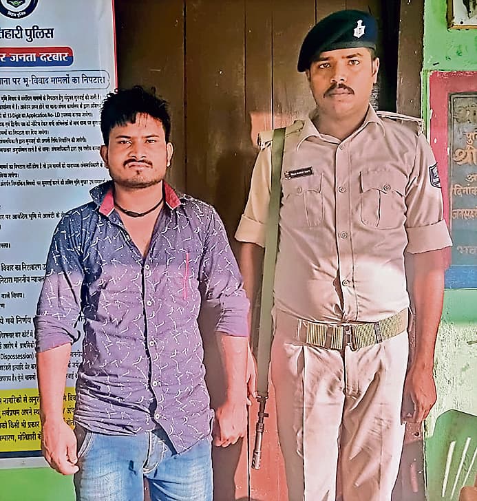 Motihari: ससुराल में कुल्हाड़ी से काटकर पत्नी की हत्या, गिरफ्तार