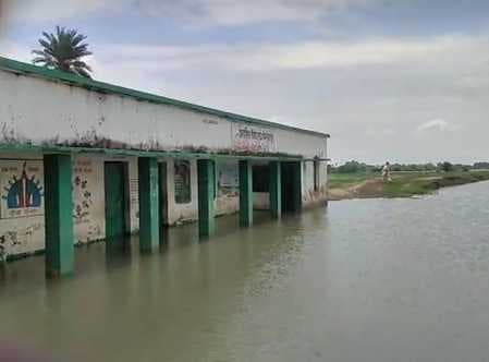 प्राथमिक विद्यालय फिरोजपुर में जलजमाव की समस्या दूर, बच्चों को मिली राहत