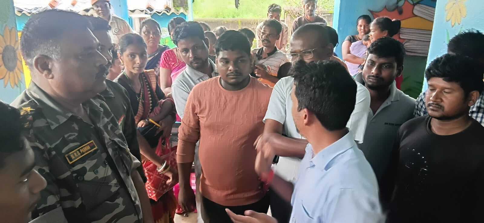 Chaibasa News : सेविका चयन में पक्षपात के आरोप में सीडीपीओ को घेरा