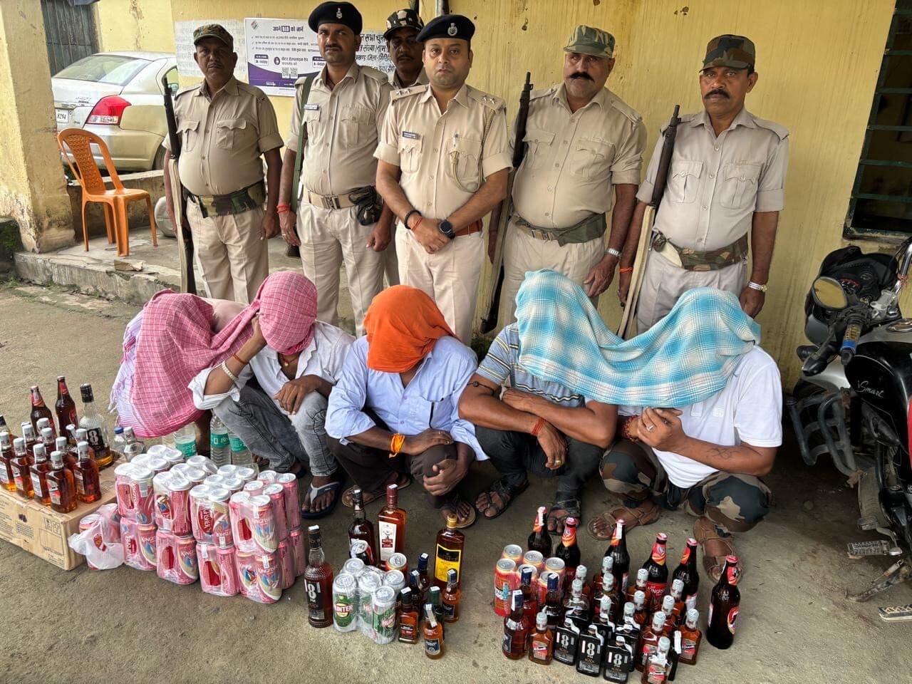 Giridih News :शराब का अवैध कारोबार करने वाले पांच होटल-ढाबा संचालक गिरफ्तार