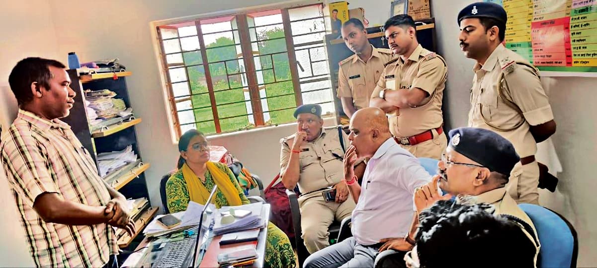 East Singhbhum News : फर्जी पाये गये 172 लाभुकों का आवेदन सत्यापित करने वालों पर अबतक दर्ज नहीं हुई प्राथमिकी