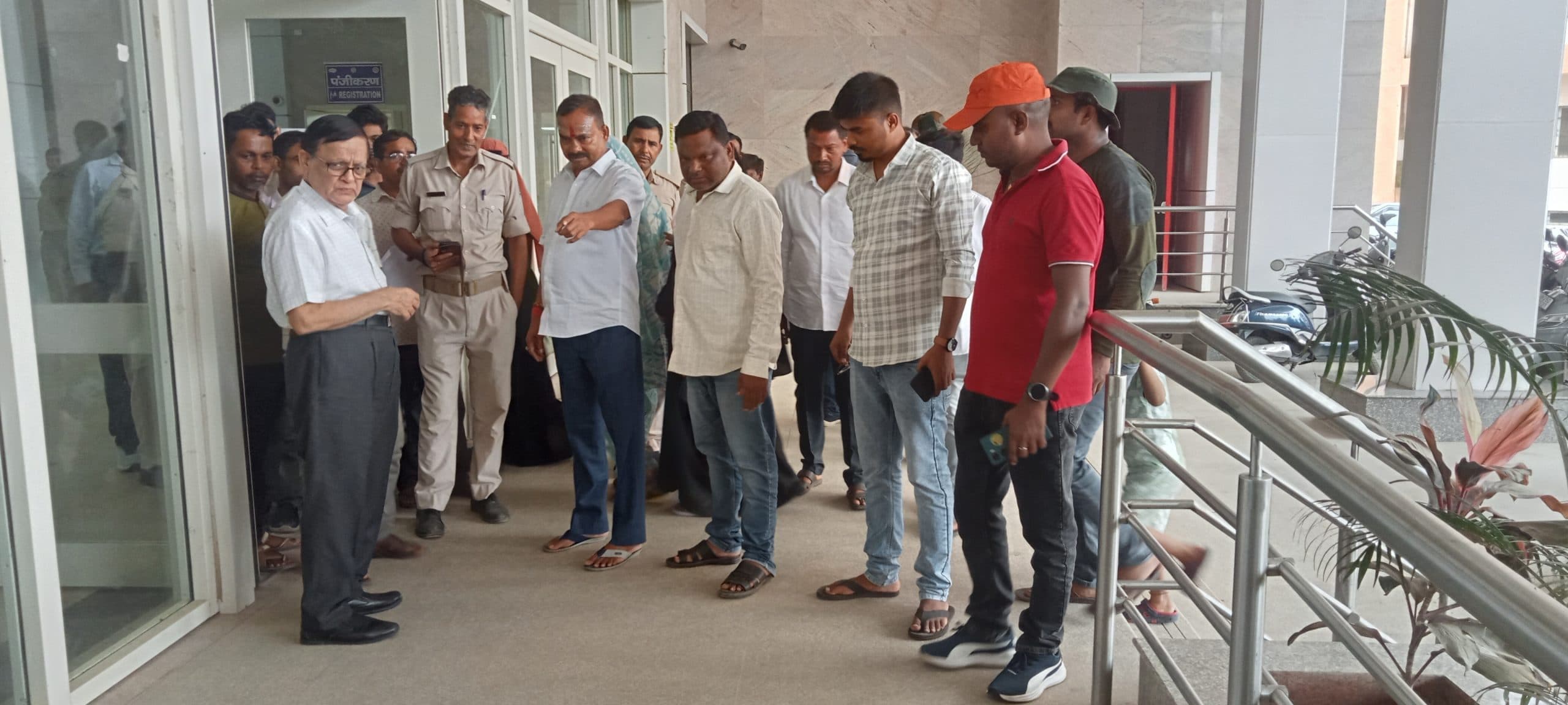 East Singhbhum News : सुपरिटेंडेंट साहब करोड़ों की लागत से बने नए एमजीएम अस्पताल को गंदगी से बचाएं : मंगल