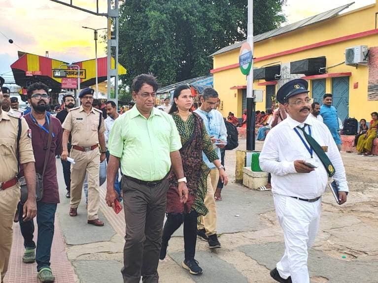 Bhagalpur news स्टेशन का पूर्व रेलवे के अधिकारियों ने किया निरीक्षण, दिये निर्देश
