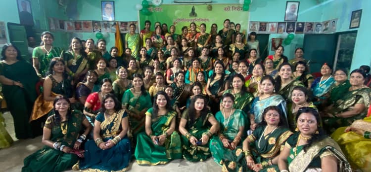 Bokaro News: गीत, संगीत, नृत्य के साथ चंद्रपुरा में महिलाओं ने मनाया सावन महोत्सव