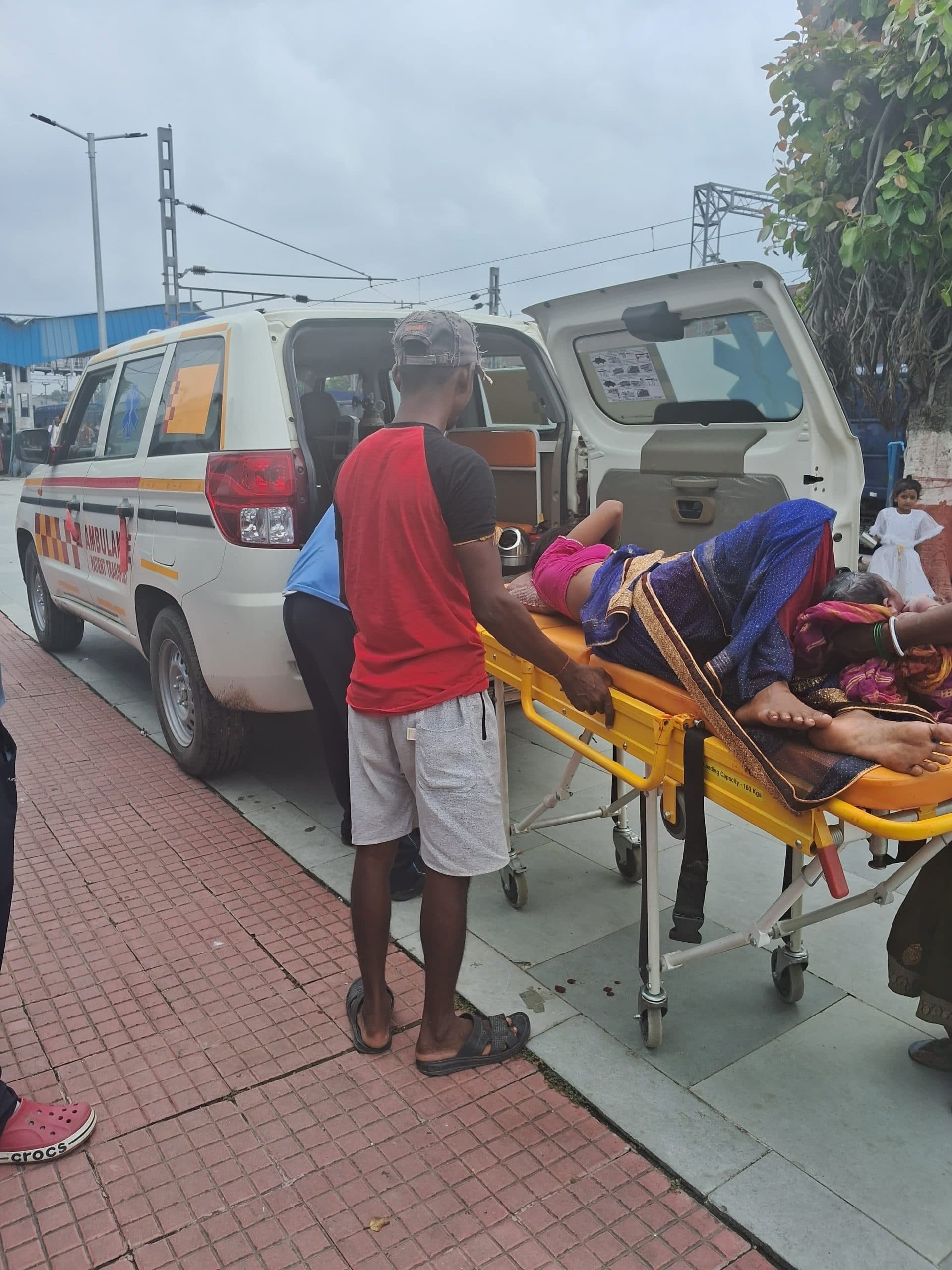 पटना-दुमका एक्सप्रेस में महिला ने बच्चे को दिया जन्म