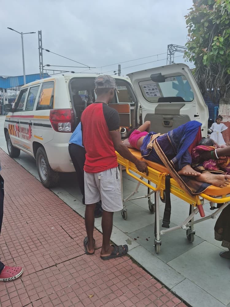 पटना-दुमका एक्सप्रेस में महिला ने बच्चे को दिया जन्म