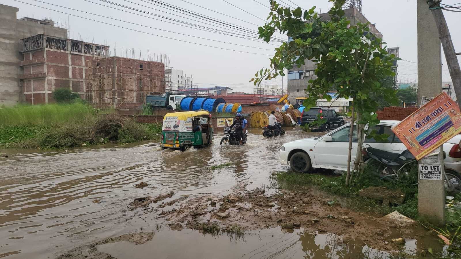 दानापुर के लेखा नगर रोड पर जलजमाव